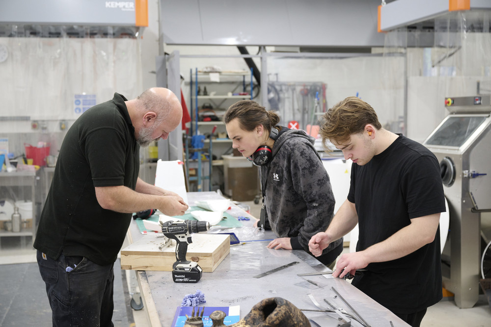 Technician with students in 3D workshop