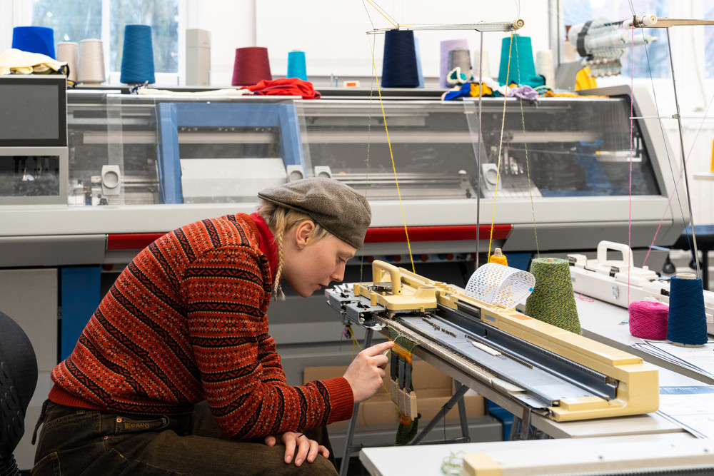 Student on the knitting machine