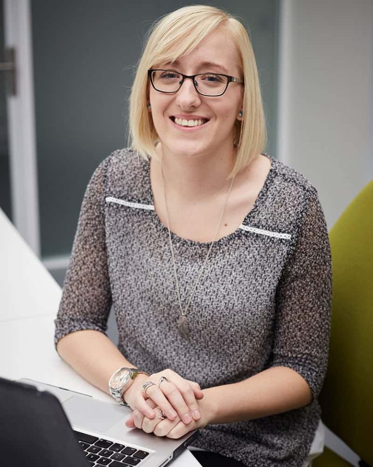 Image of alumni Jess Magnus sat at a desk