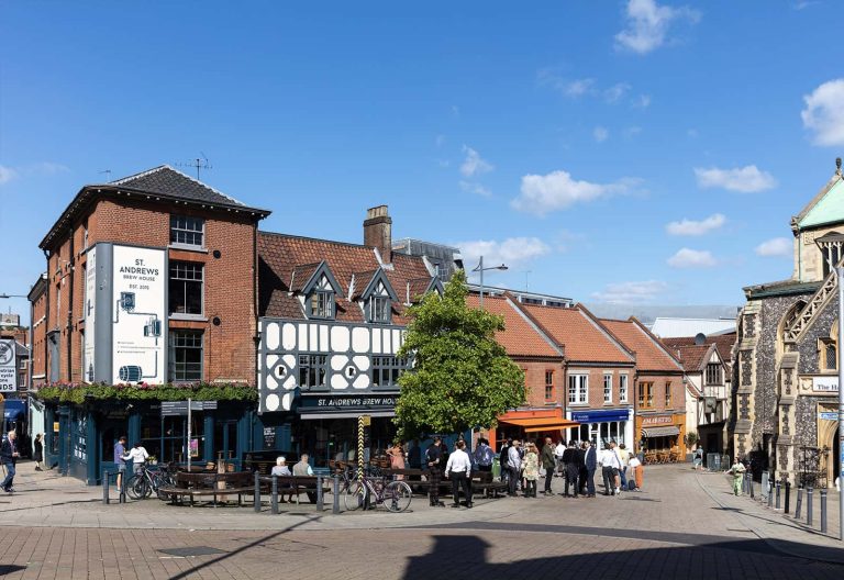 A photo of St. Andrews square on a summers day.