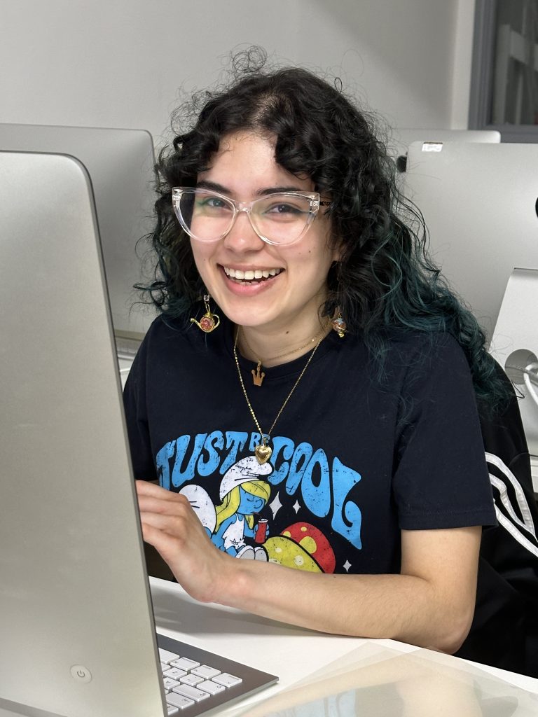 Celeste Jarquín Castillo, Year 0 student smiling at the camera and sat at her laptop.