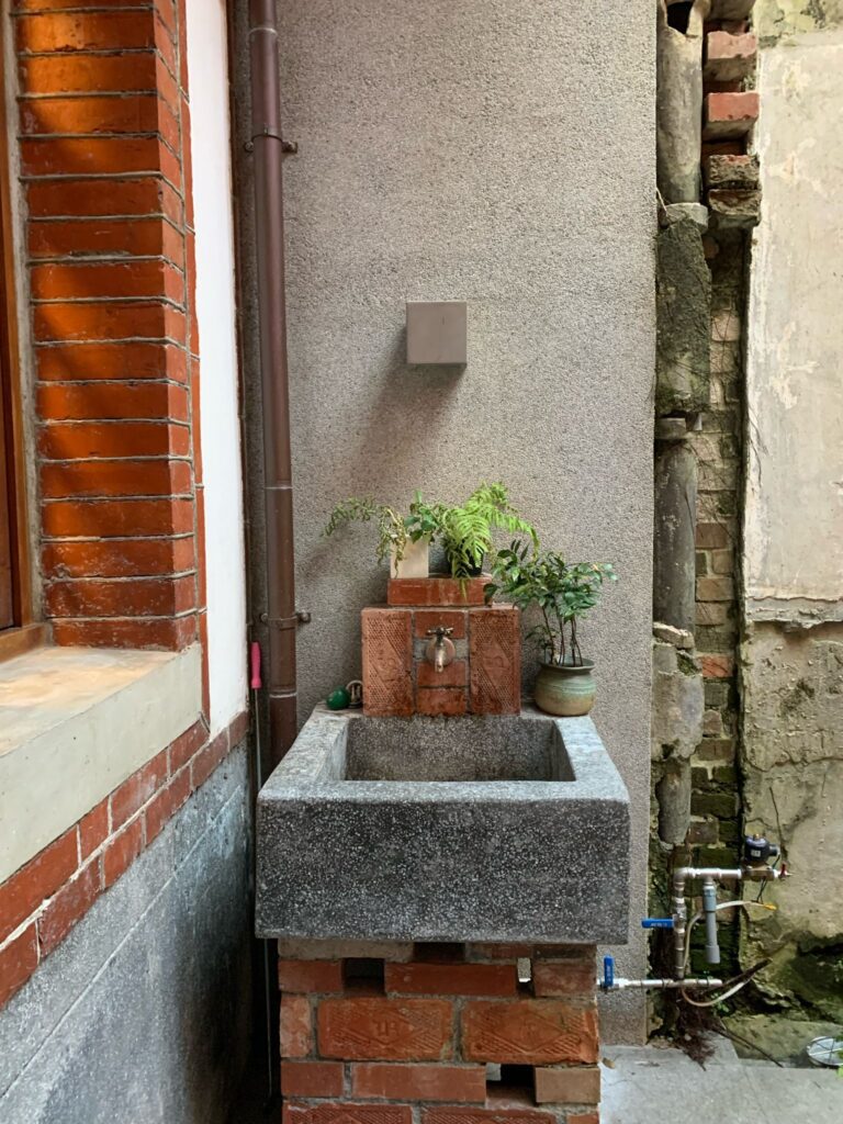 A photo of a Japanese inspired courtyard. 