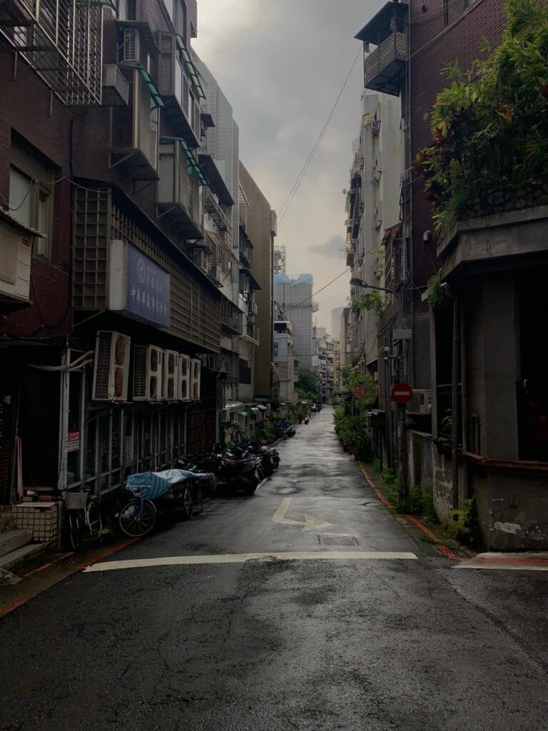A photo of a street in the Daan District, Taipei. 