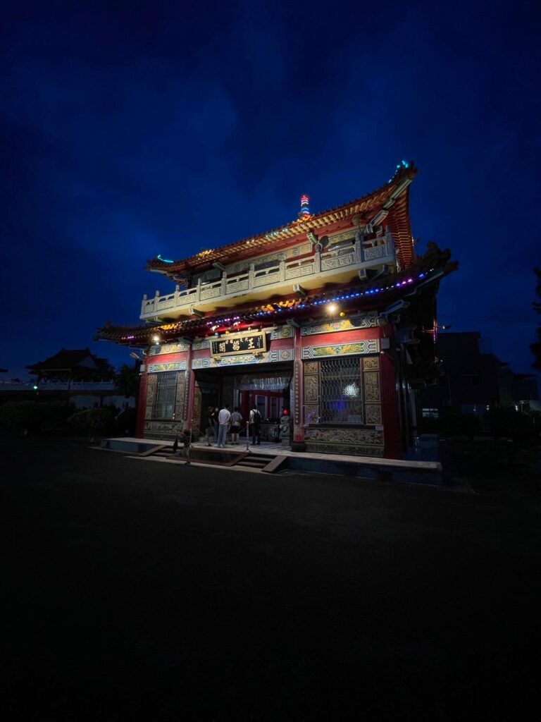 A photo of a Temple in the Beimen District. 